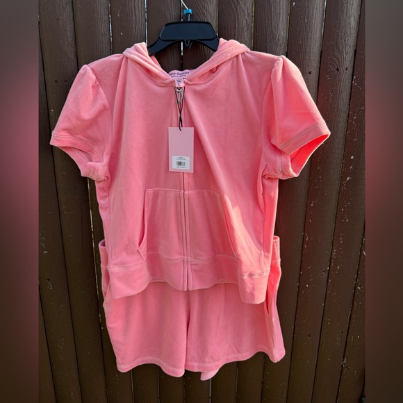 Juicy Couture Other - Juicy Couture NWT 2Pc Pretty Pink Velour Short Sleeve Sweatshirt & Shorts (0708)